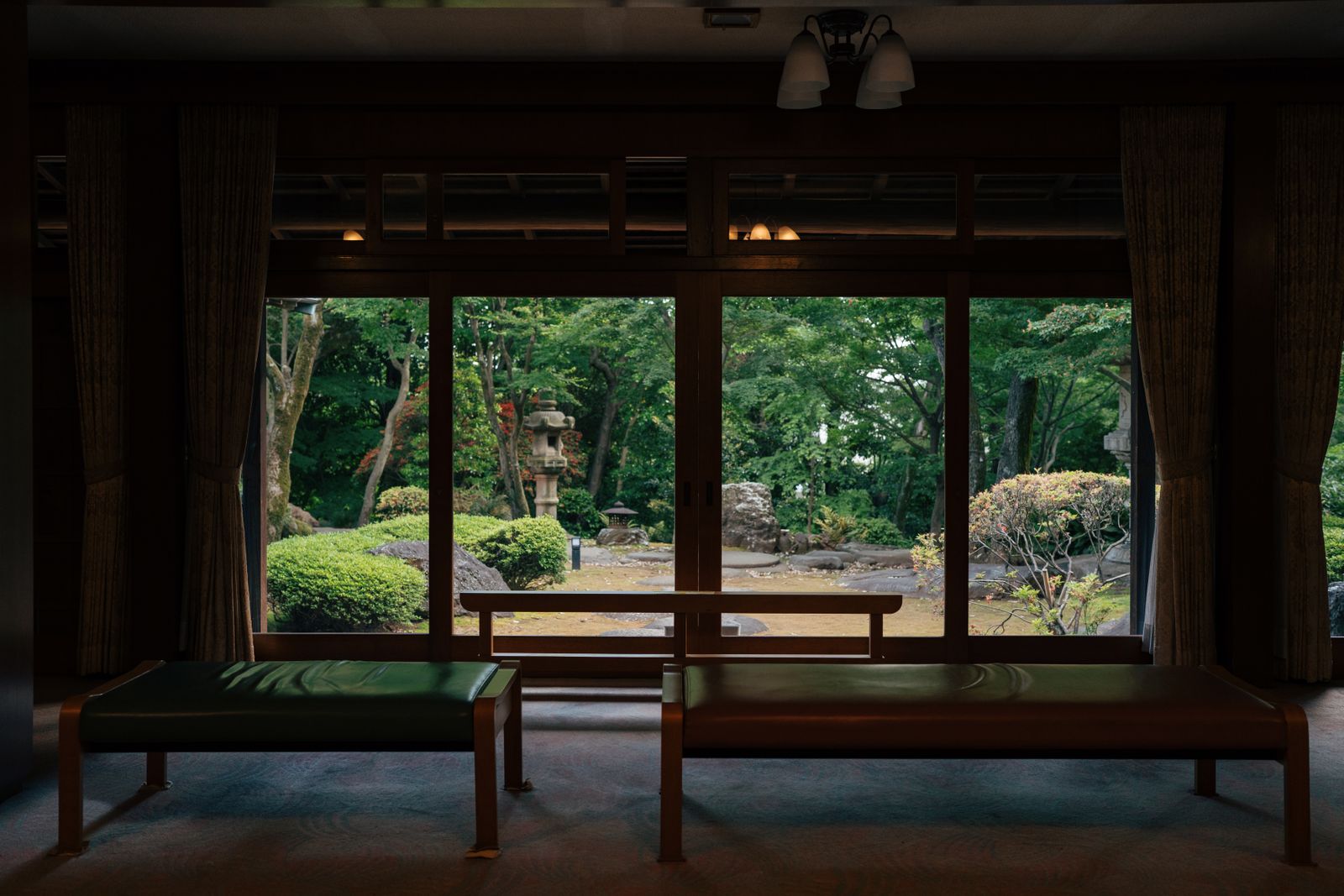 日本家屋から見える庭